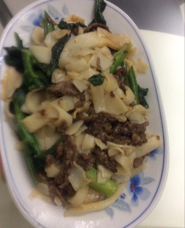 牛肉芥兰炒粿条