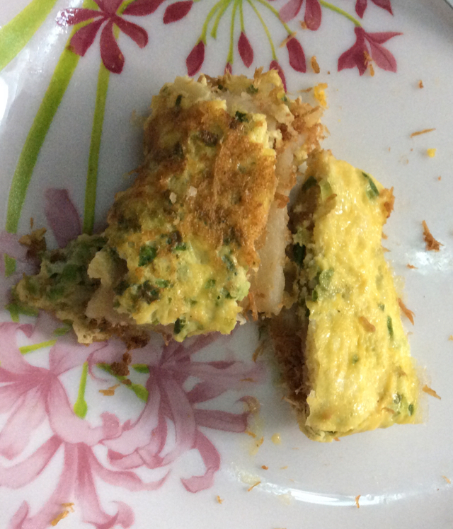 葱花肉松鸡蛋饼