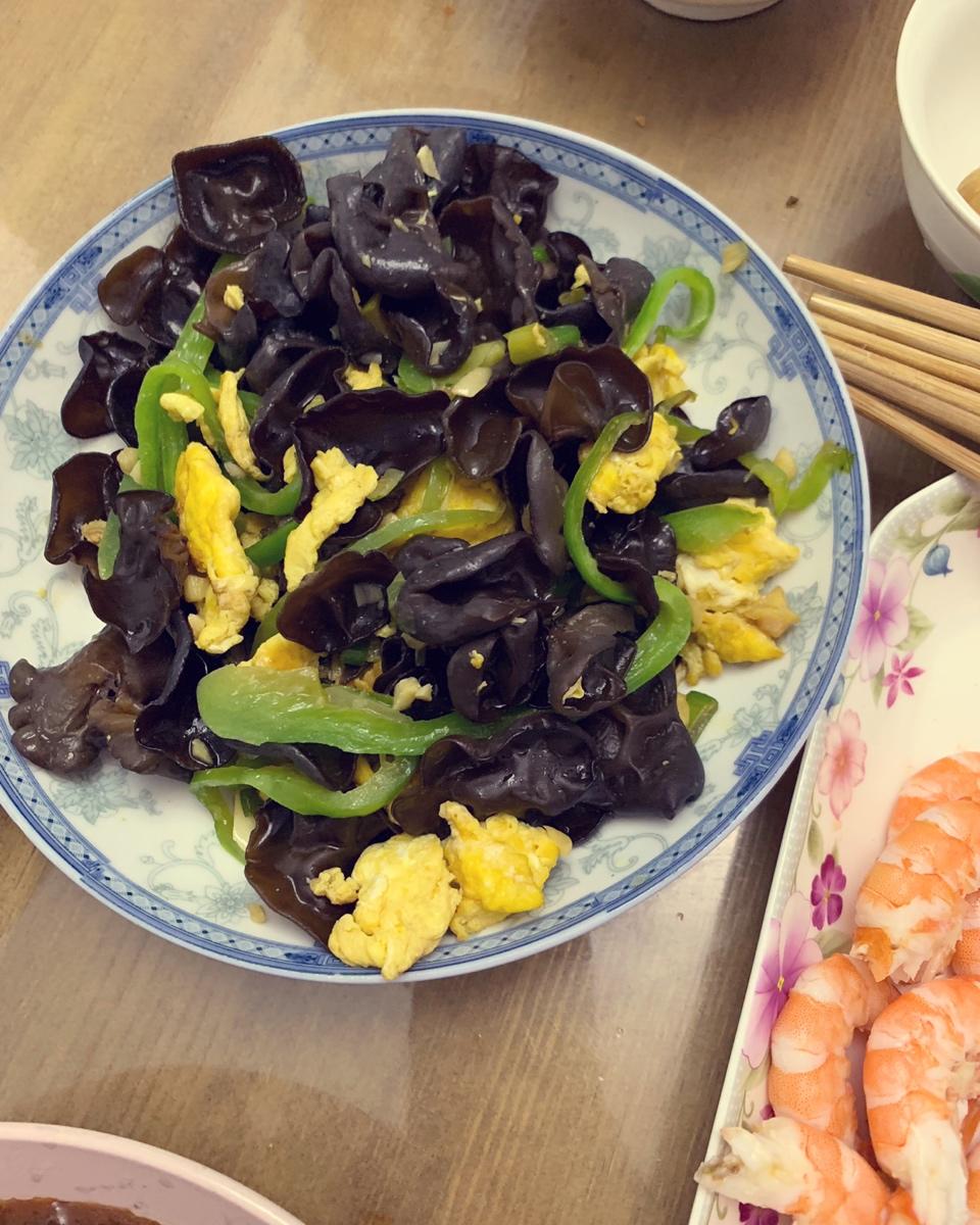 黑木耳青椒炒鸡蛋（营养又下饭）
