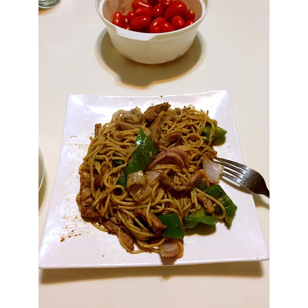 黑椒牛柳炒意面