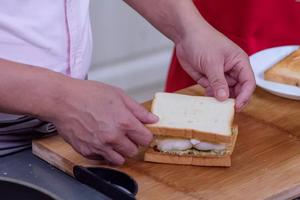 牛油果鱼排三明治的做法 步骤13