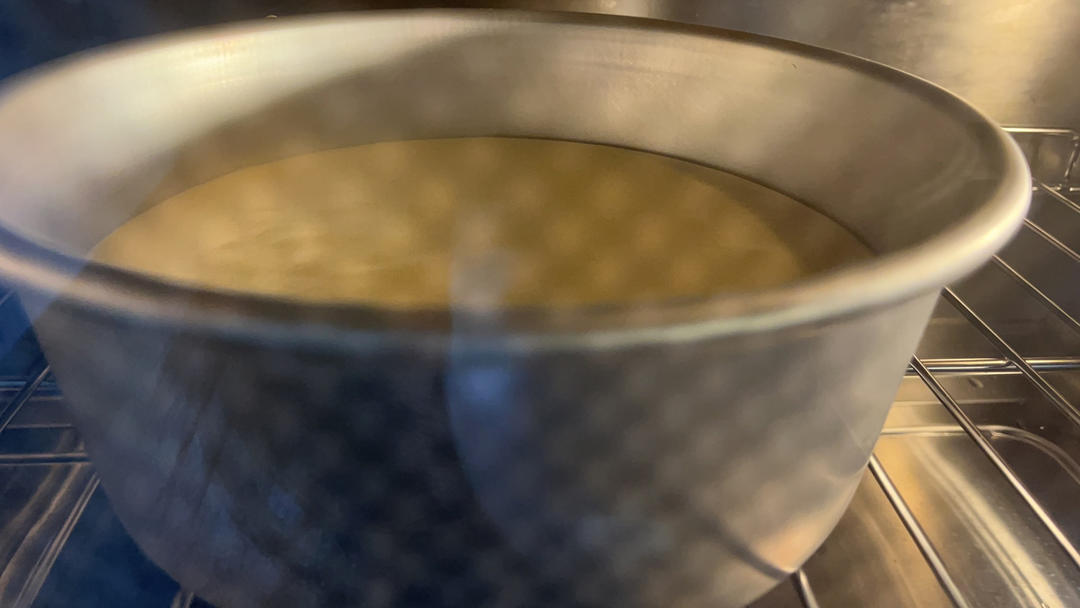 新手必成8寸生日蛋糕（详细多图干货经验分享，解决戚风蛋糕塌陷，奶油饰面涂不好，烤箱温度不好掌握等各种问题）