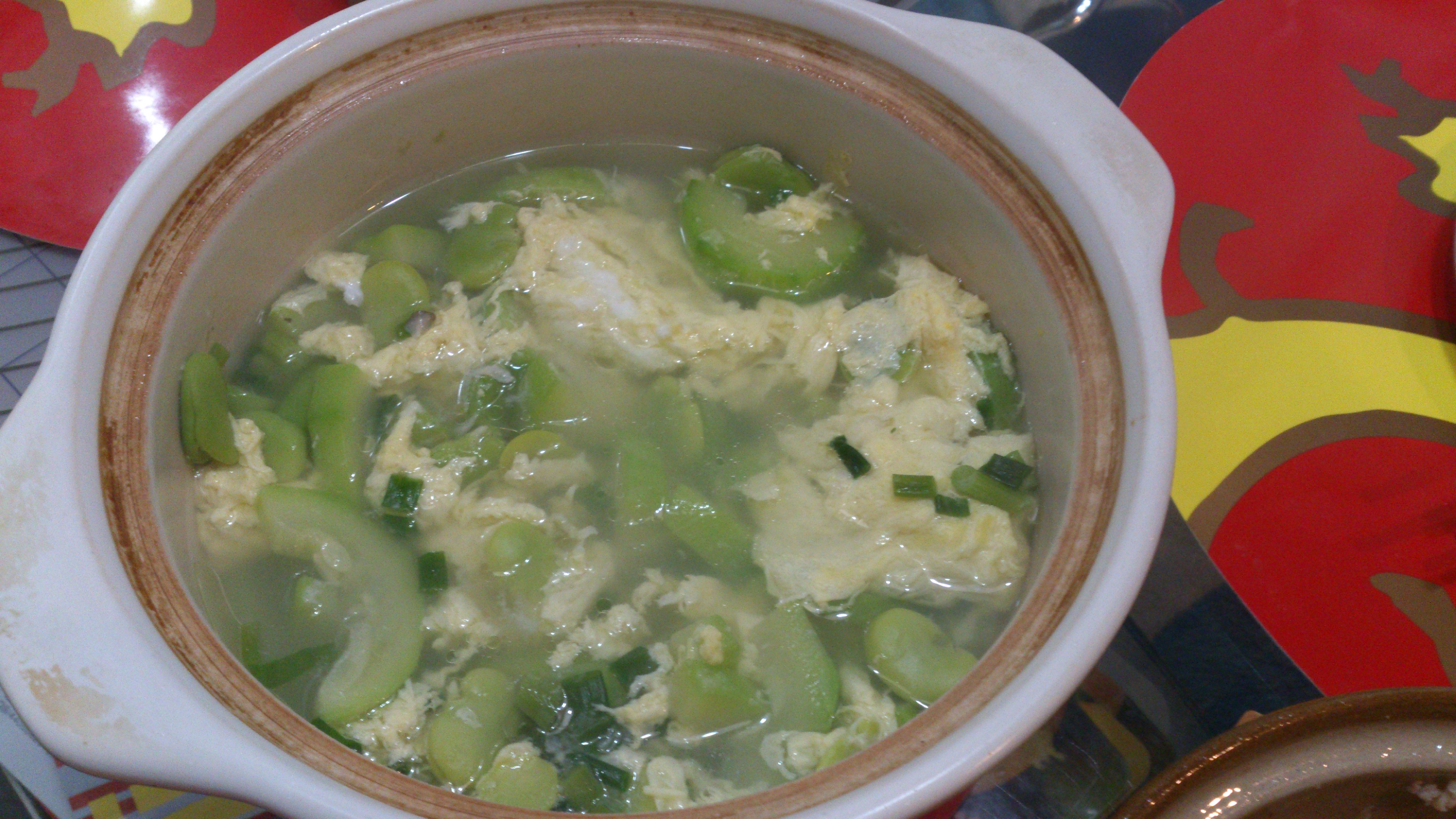 鲜蚕豆西葫芦鸡蛋汤