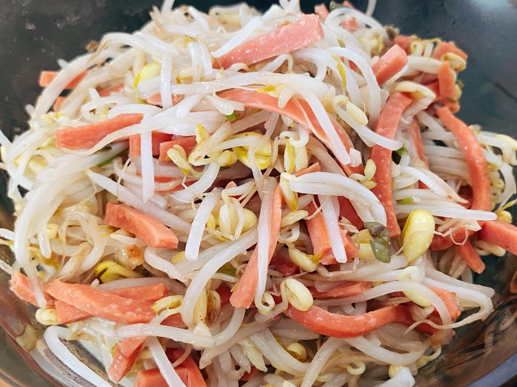 银芽炒火腿丝（绿豆芽）