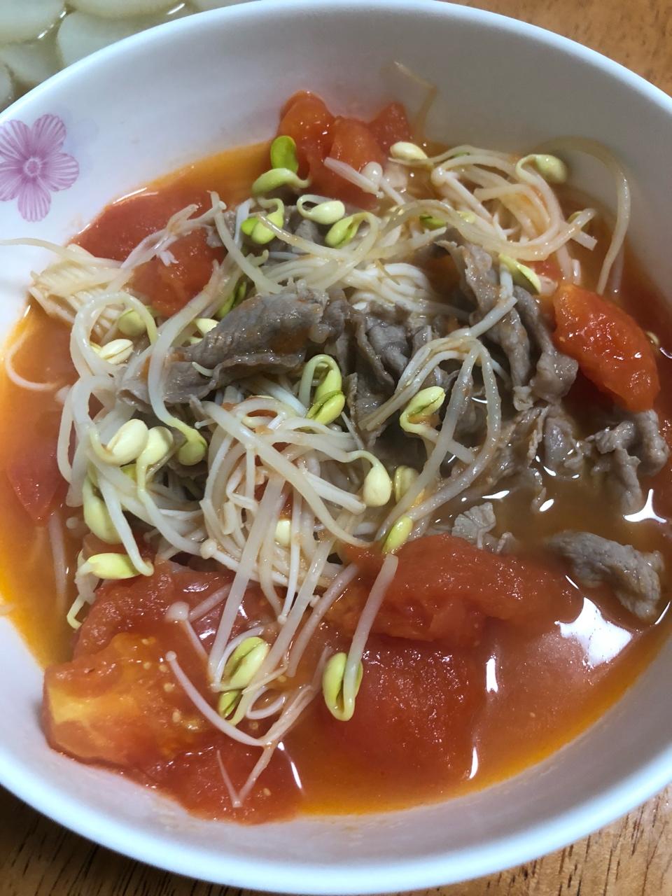 金针菇肥牛番茄锅