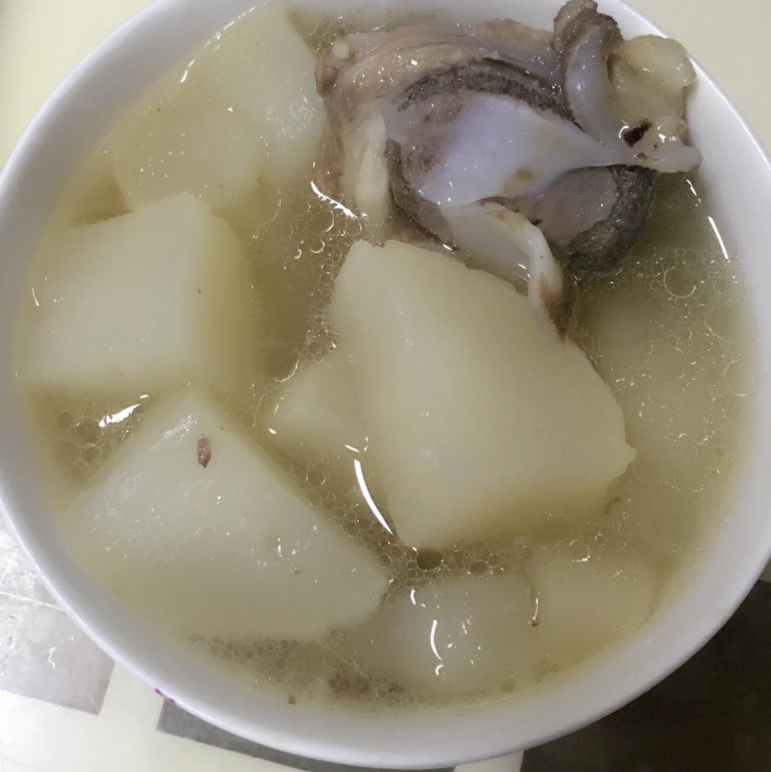 骨头萝卜汤