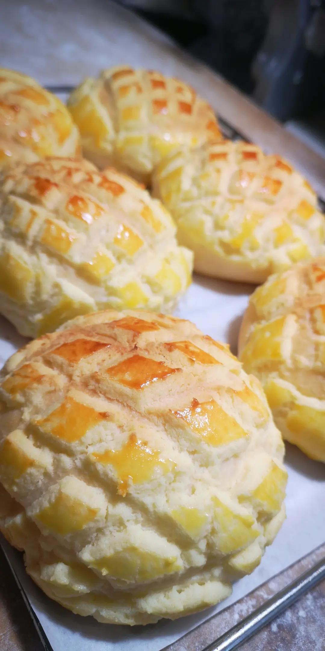 好吃到炸裂的港式菠萝包（附带制作酥皮的小视频）