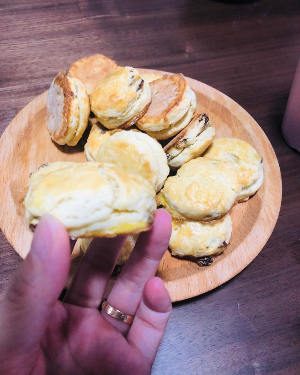 超级松软完美裂纹的司康-English scones