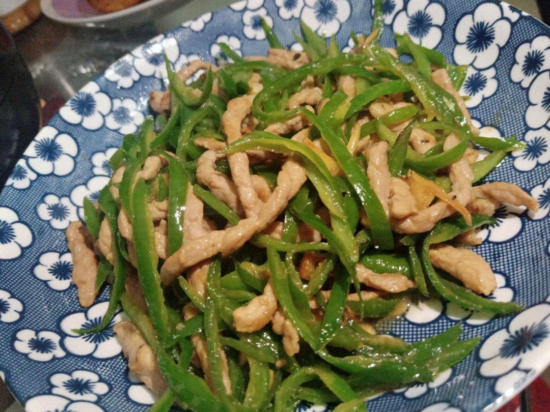 厨师长教你：“青椒牛肉丝”的家常做法，家乡的味道，先收藏了