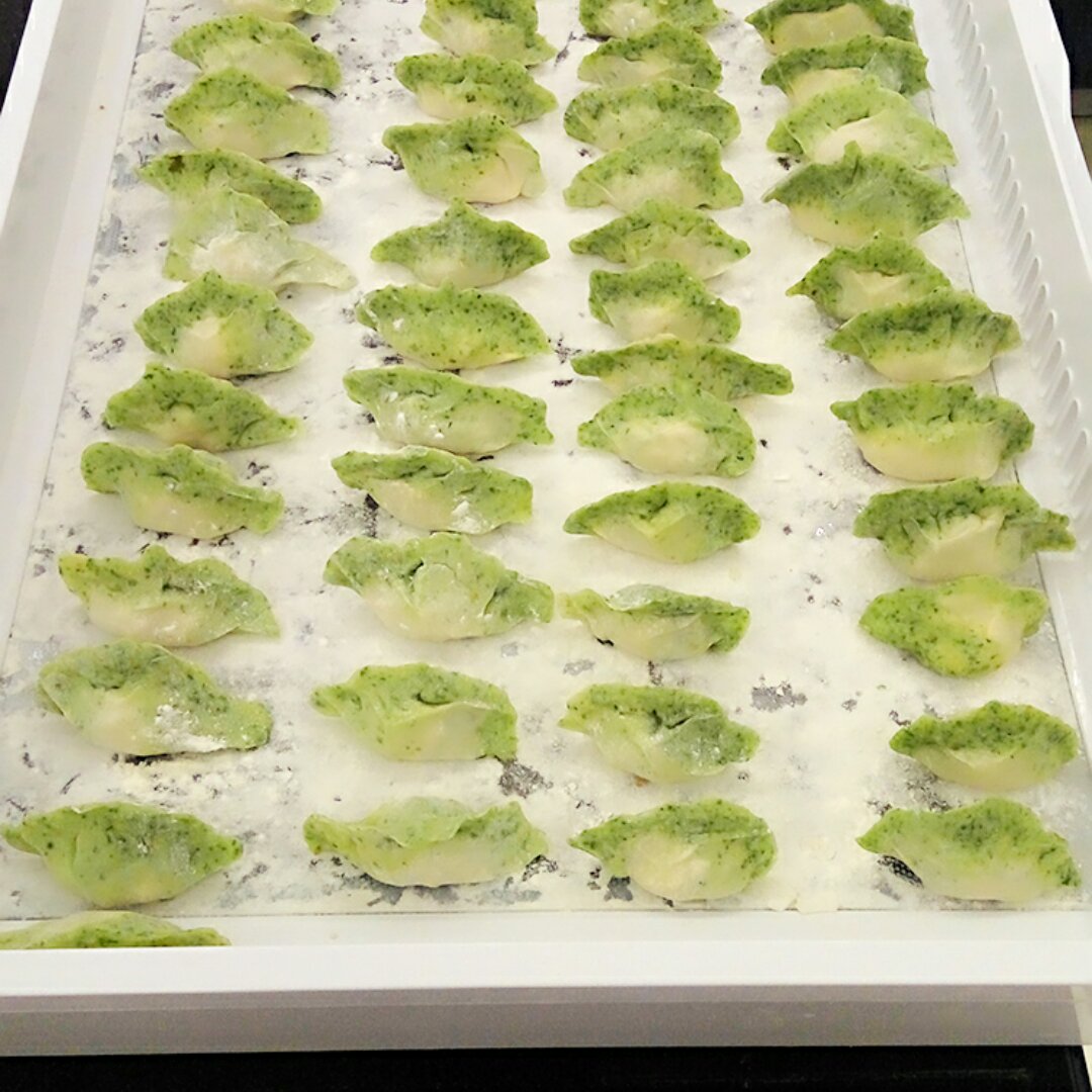 翡翠白玉白菜饺子详细版（附翡翠白玉白菜饺子包法，翡翠白玉饺子皮两种制法，面包机和面，翡翠白玉烧卖，各种馅料搭配）