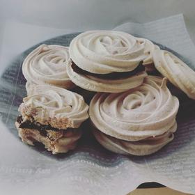 彩虹玫瑰蛋白酥脆饼干Meringue Cookies