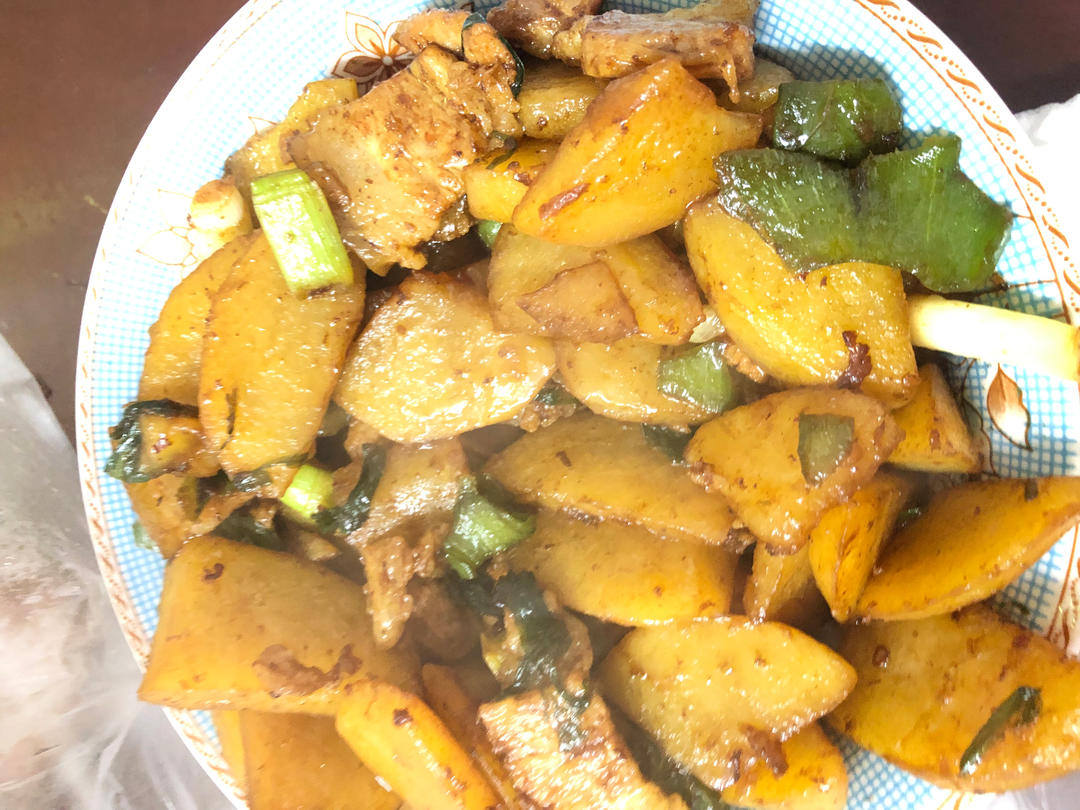 五花肉干煎土豆