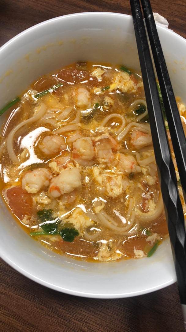 养胃的西红柿鸡蛋热汤面