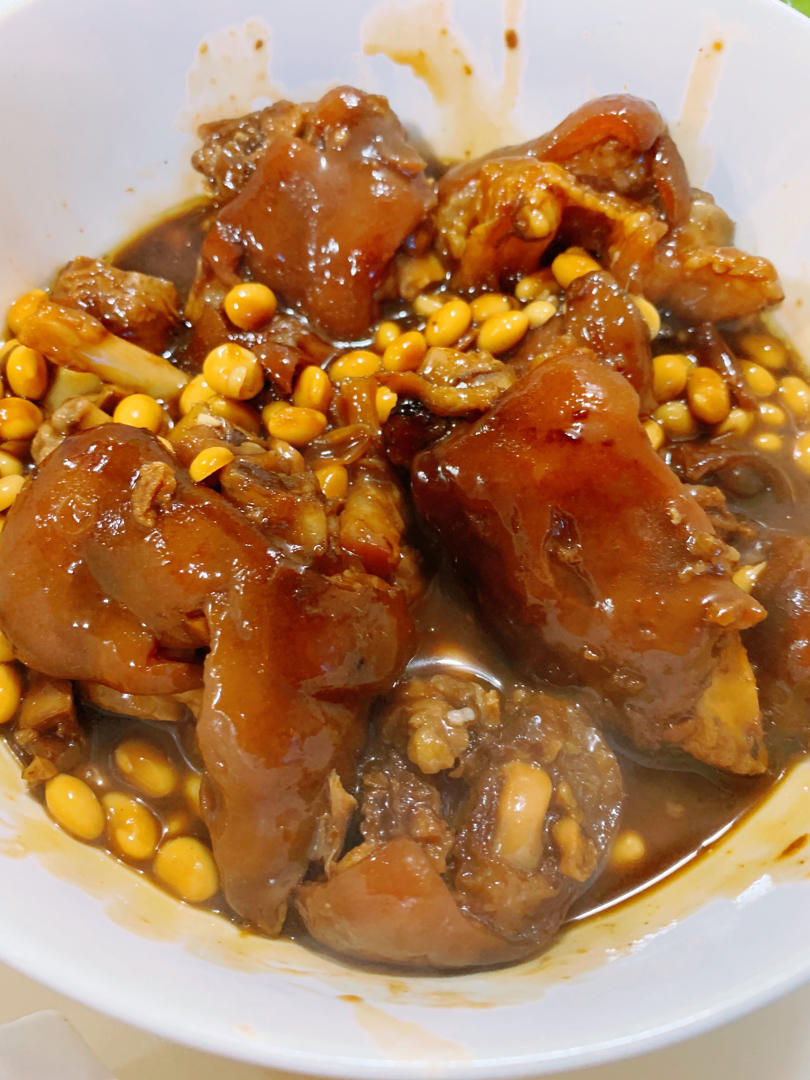 酱香黄豆焖猪脚