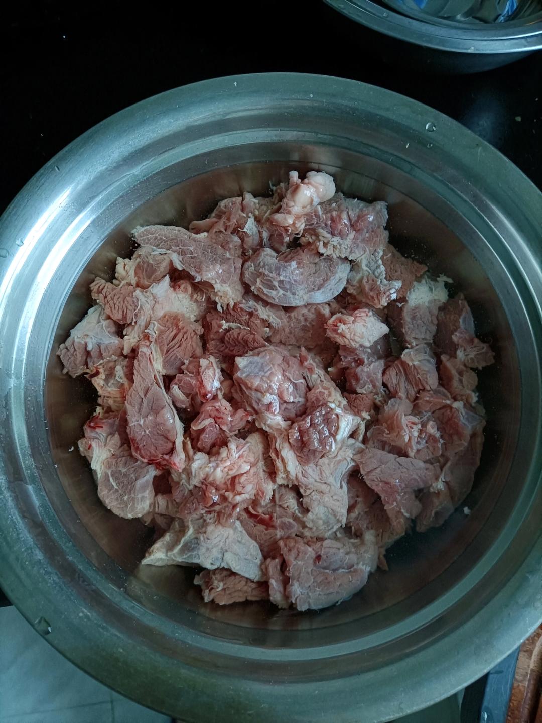 汤浓肉嫩的番茄牛腩，牛腩软烂秘法
