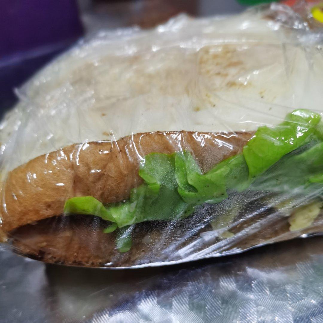 鲜虾滑蛋三明治