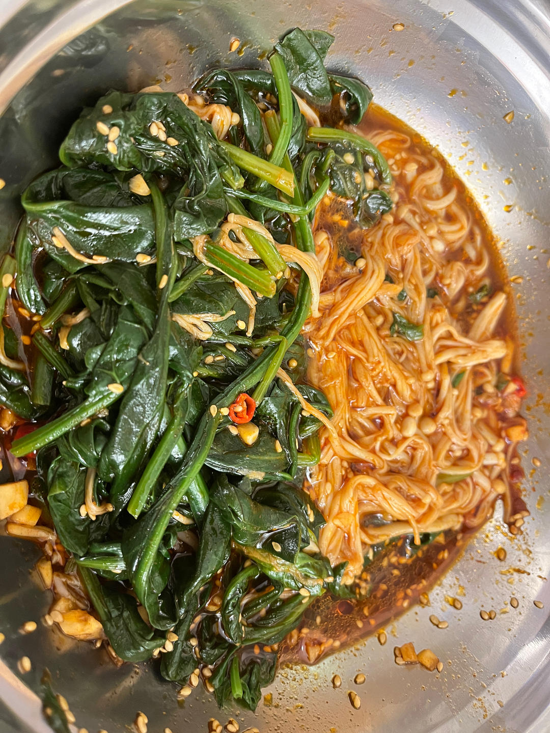 解馋减脂餐！酸辣开胃又下饭的菠菜拌金针菇