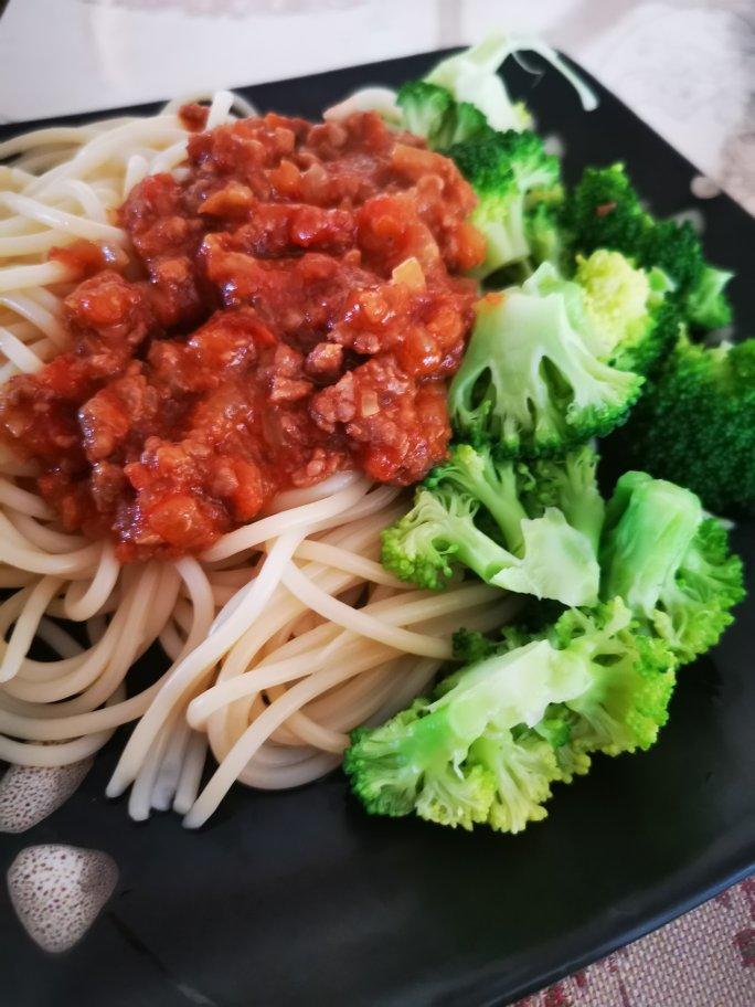 蕃茄蘑菇肉酱意大利面