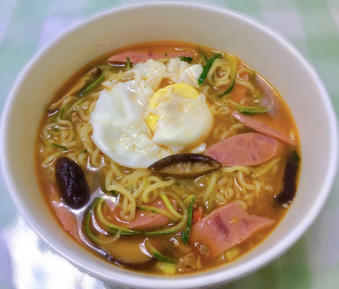 早安-微笑-晚安做的煮一碗好吃的泡面