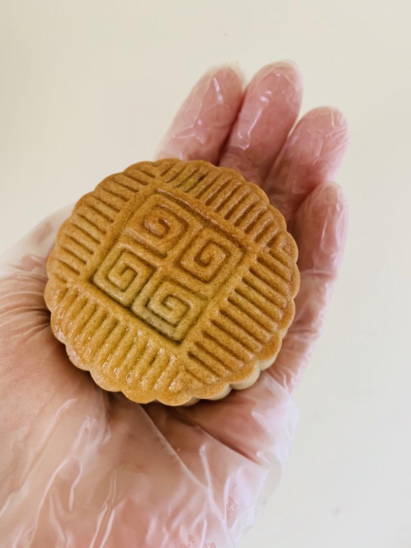 广式月饼—蛋黄莲蓉月饼