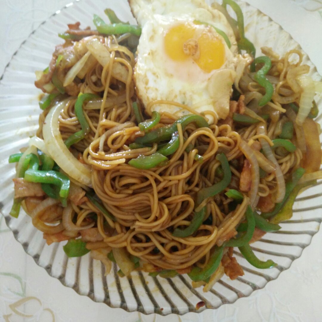 家常炒面：簡單、快捷，美味。