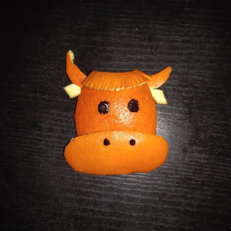 牛年大吉大利餐盘画