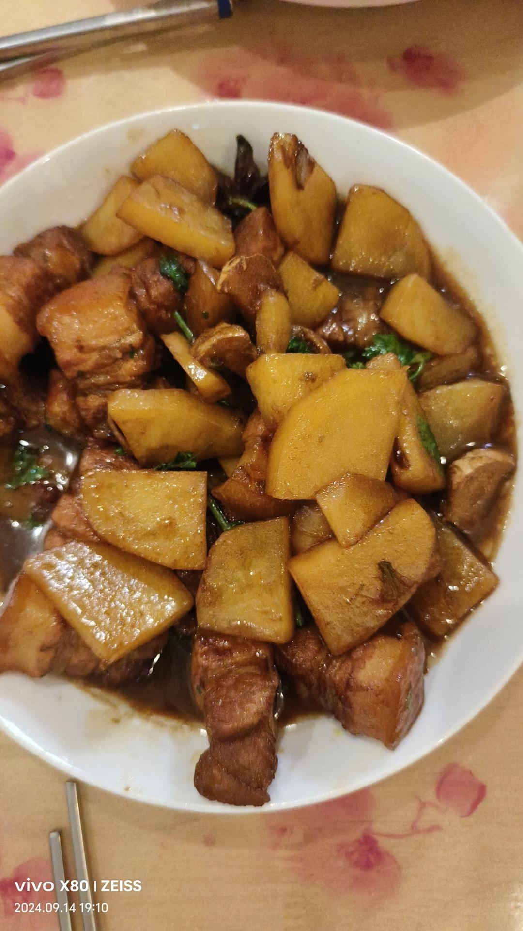 红烧肉炖土豆（丝毫不腻）