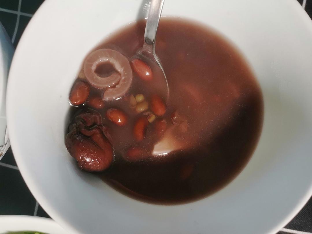 好嘿皮！
（黑豆肉皮养颜汤）