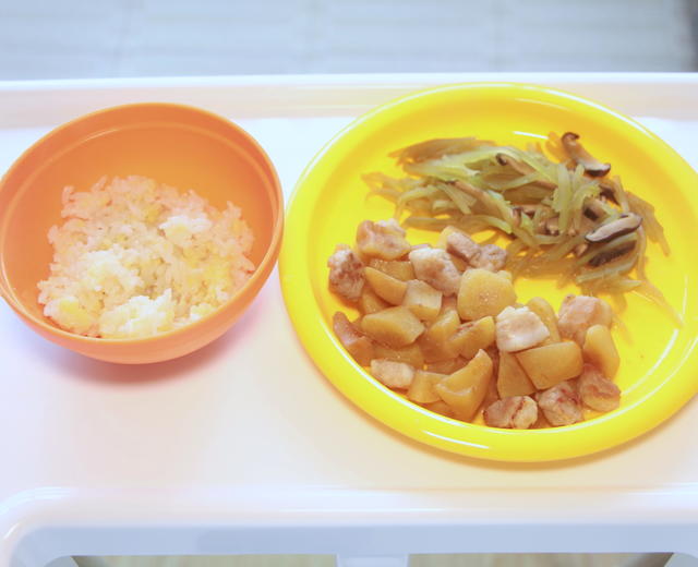 苏蒂宝宝餐：大小米饭+香菇莴笋丝+西梅炖肉的做法