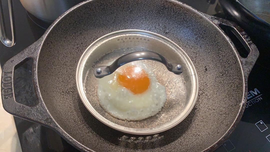 铁锅煎蛋（少油、不粘技巧）的做法