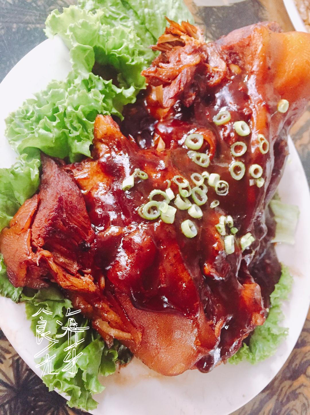 美味肘子（不需要熬糖色）的做法