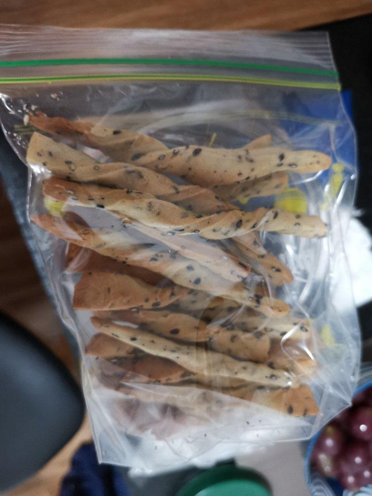 超级简单快手低脂小零食椒盐黑芝麻咸味饼干阿拉棒，饼干条