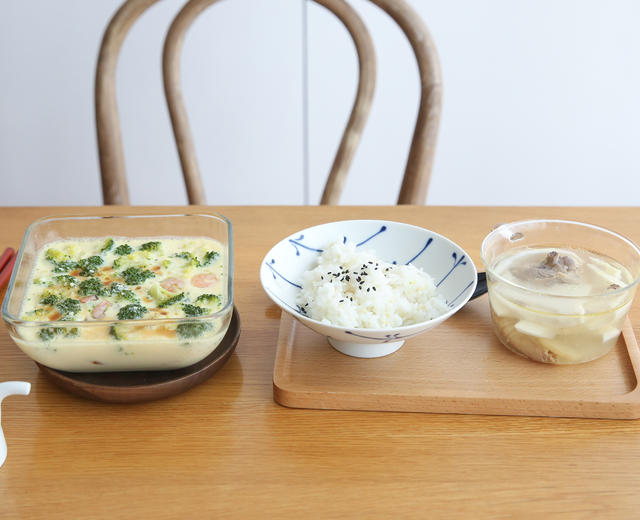 椰子鸡汤+虾仁西兰花豆腐蒸蛋的做法