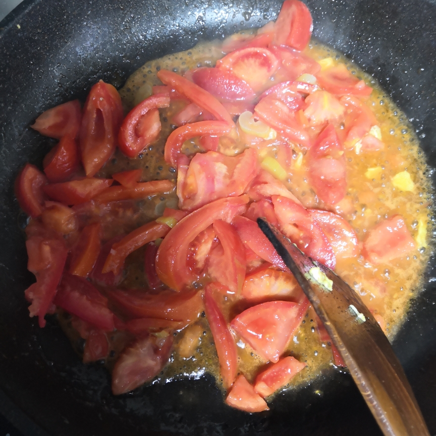 人人都会的菜—西红柿炒鸡蛋的做法 步骤5