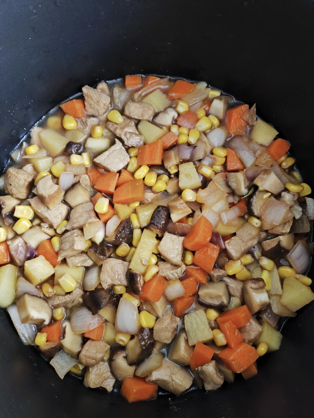 吃光光牛肉土豆焖饭