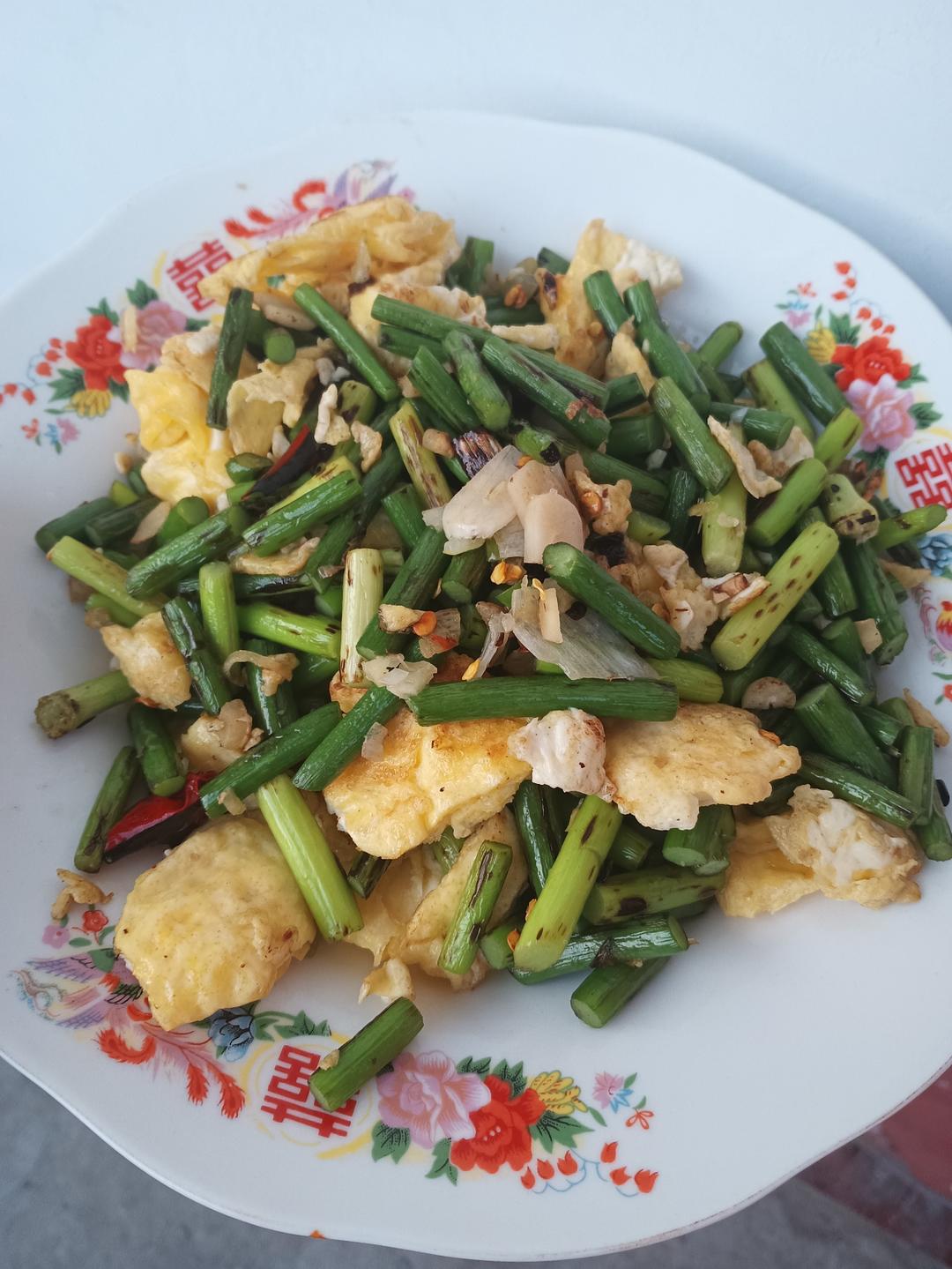 两分钟做好蒜苔炒鸡蛋