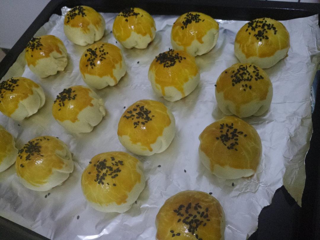 掉渣渣的蛋黄酥（超详细的方子）