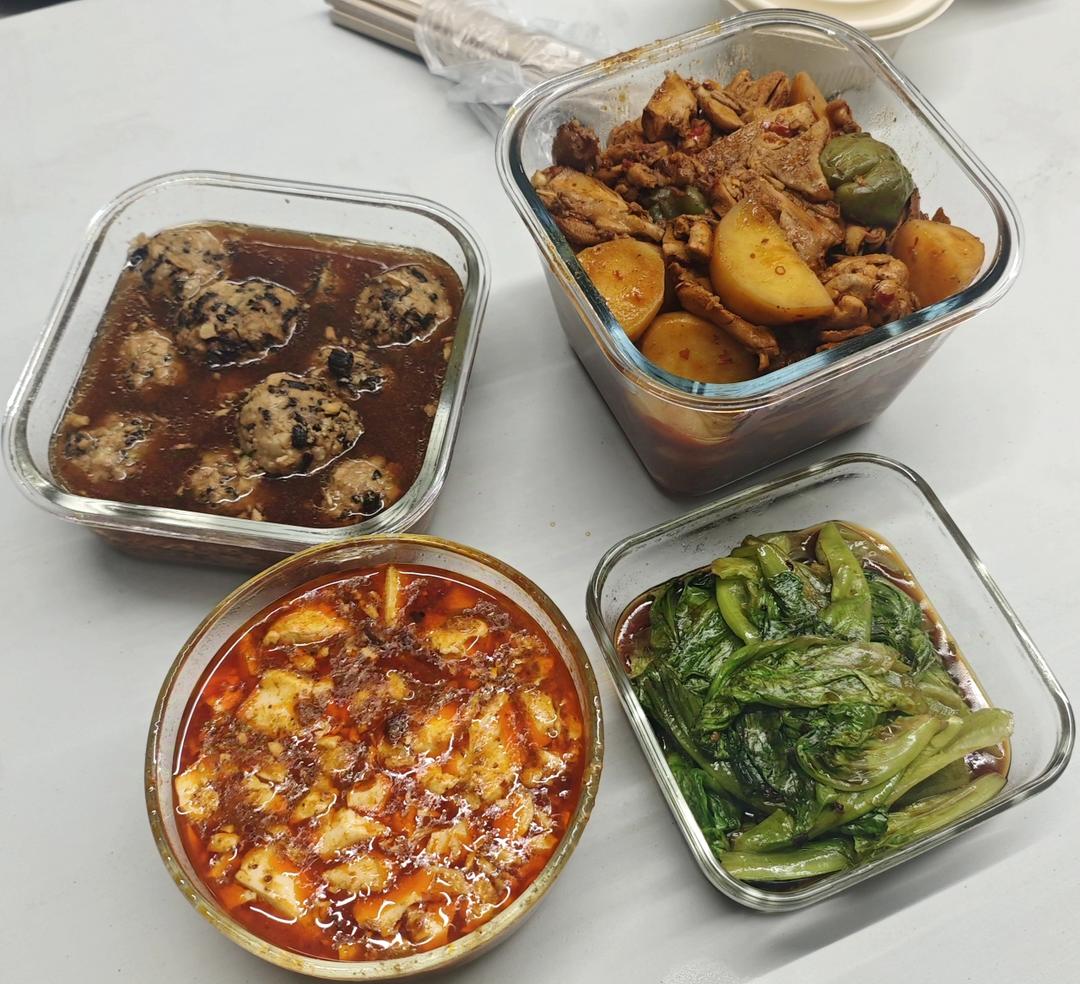 鸡腿炖土豆 上桌秒空盘 汤都喝干了！