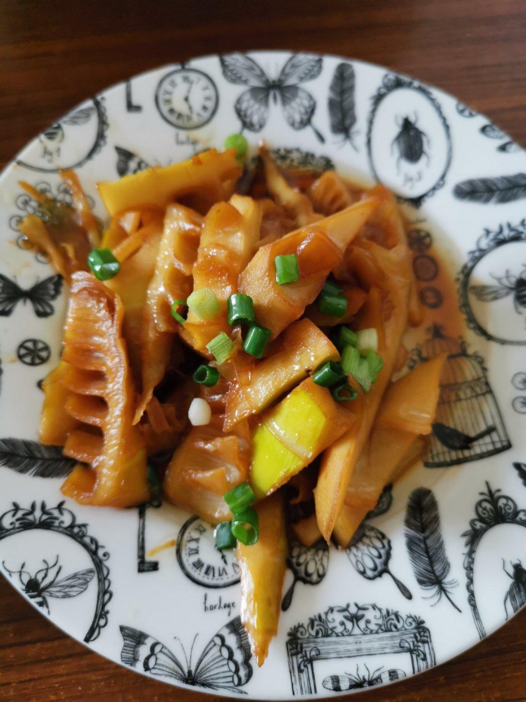 一个人能吃两盘的油焖笋