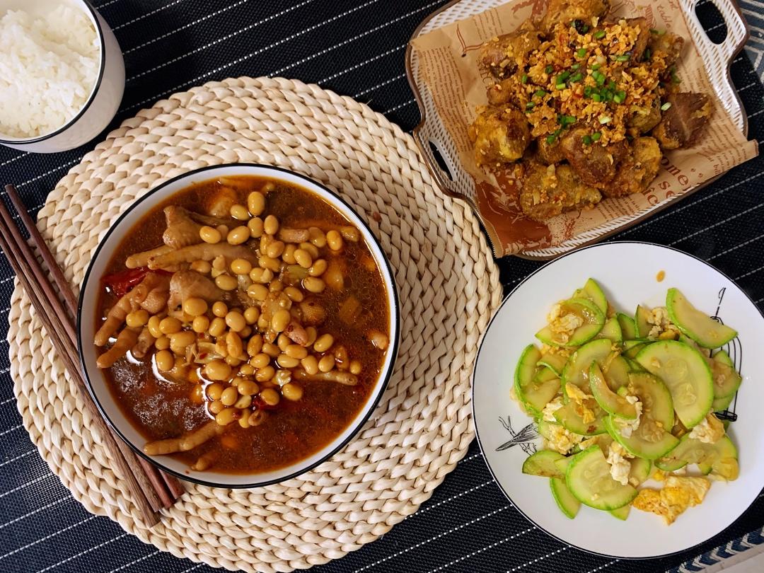 黄豆炖鸡脚