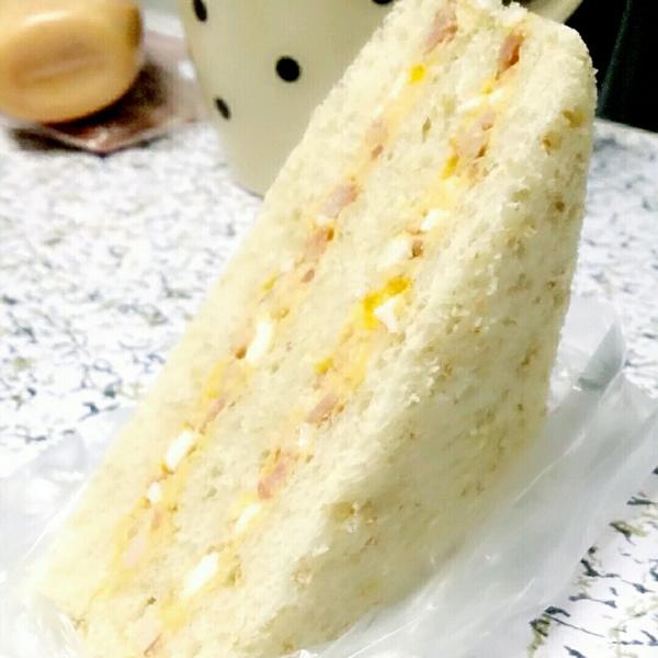 蛋黄火腿三明治