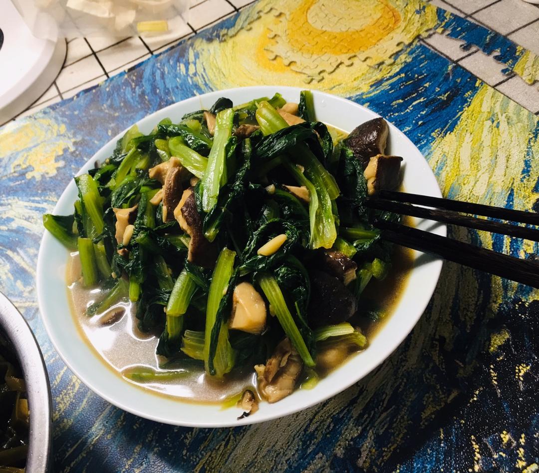 蚝油香菇油麦菜