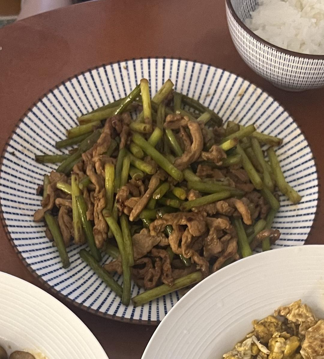 蒜薹这样炒，鲜香入味！好吃又营养🍚