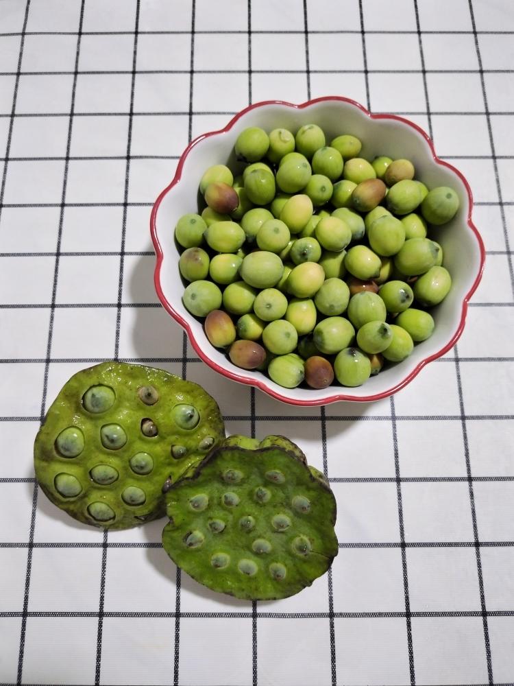 新鲜莲子糖水