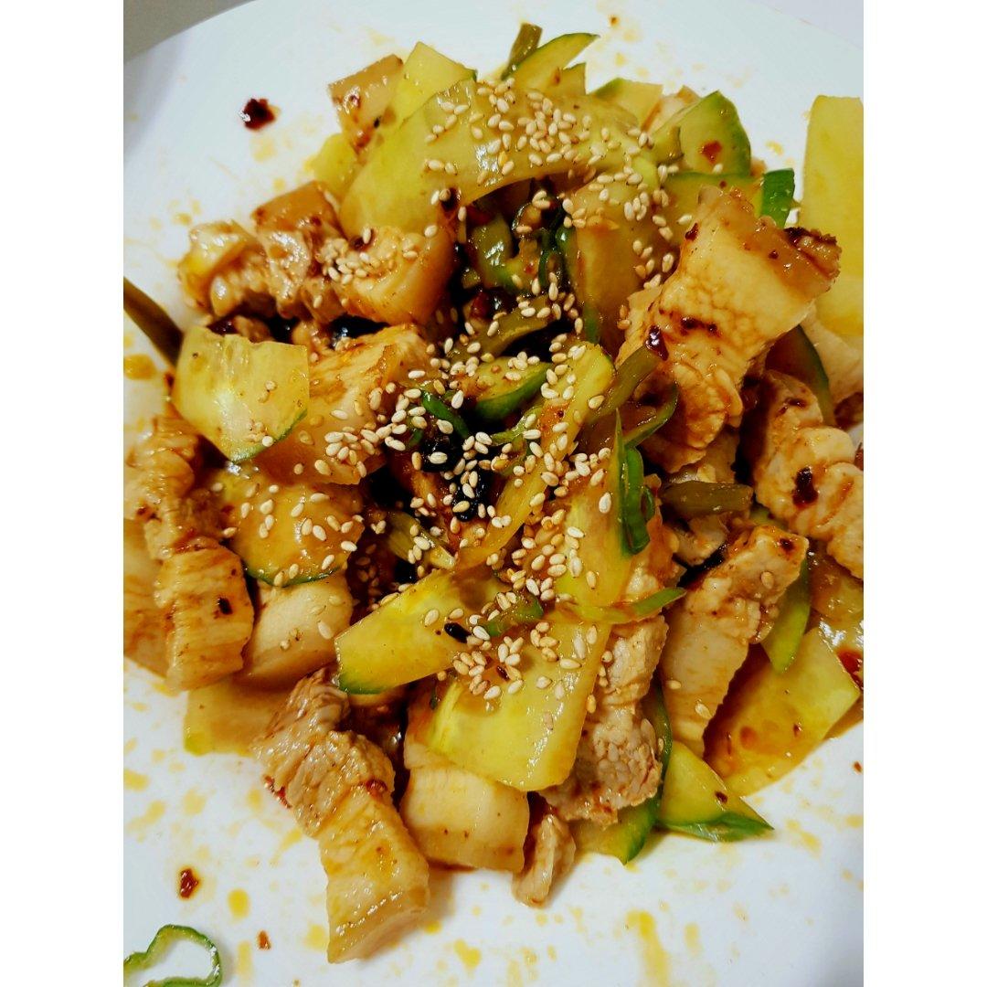 有时候，真的忍不住，搞一盘蒜泥白肉
