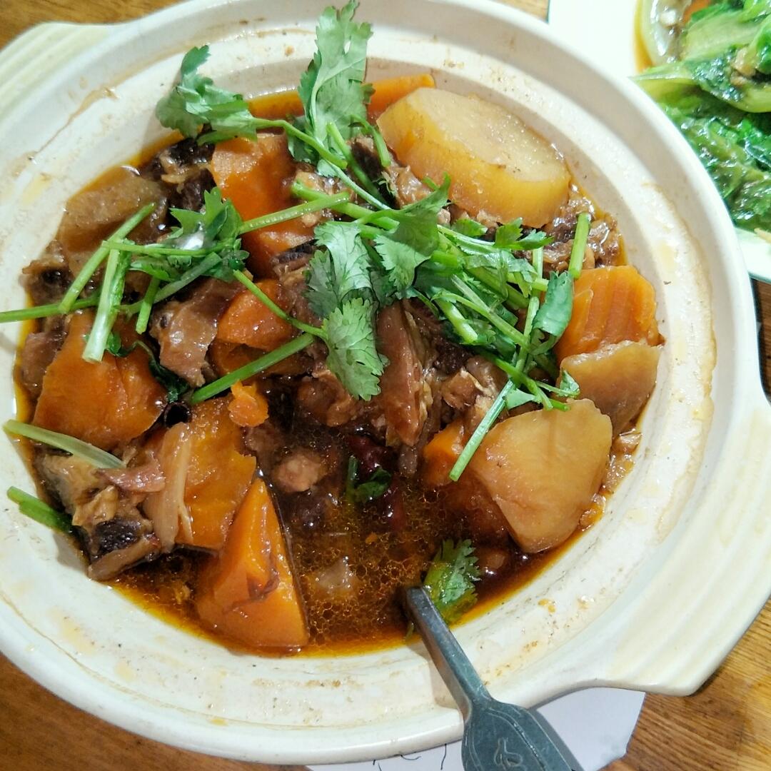 胡萝卜土豆烧牛腩