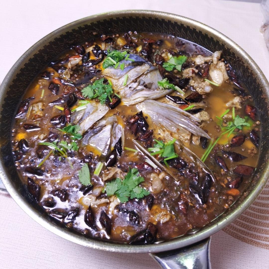 厨师长教你：“牛蛙鱼头”的家常做法，味道香辣鲜美，先收藏了