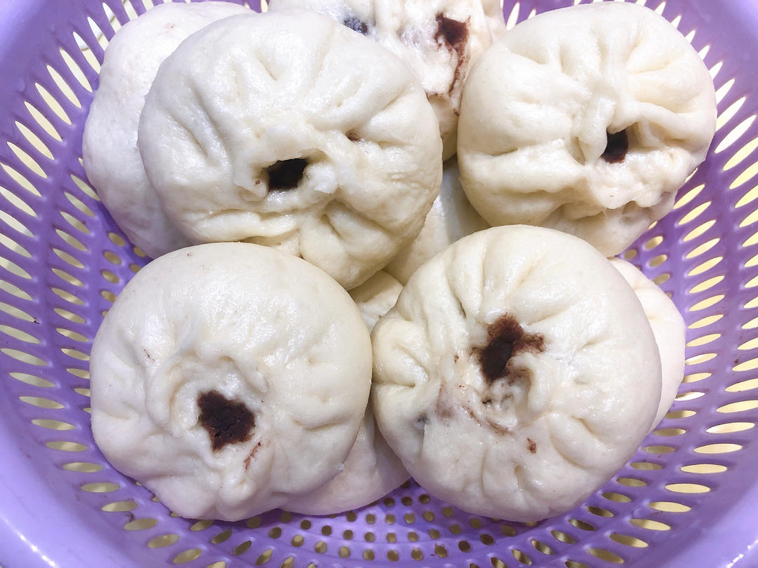 暄软可口的豆沙包