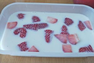 椰奶草莓小方，超简单的做法的做法 步骤4