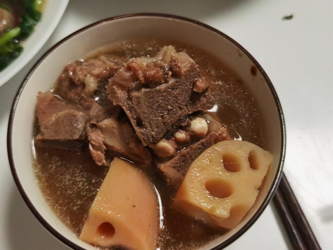 厨师长分享："莲藕排骨汤"的家常做法，味道很赞火候足